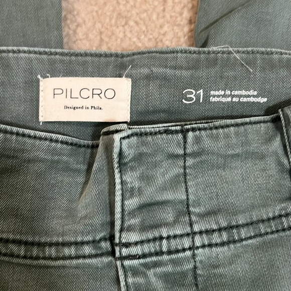 Pilcro 70s Slim Crop Pants with a little flair.  Size 31 - Picture 4 of 6